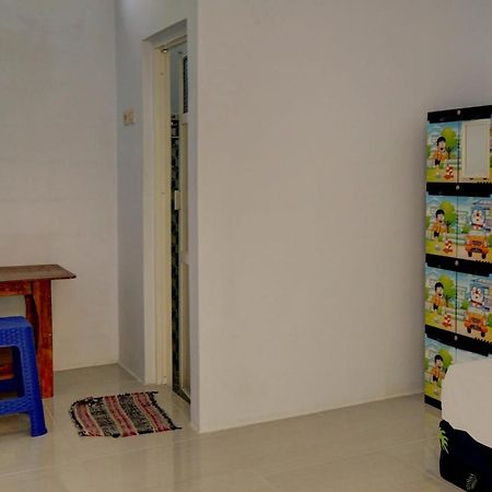 ホテル Oyo Life 92918 Rumah Kost Arrahma Syariah Nganjuk エクステリア 写真